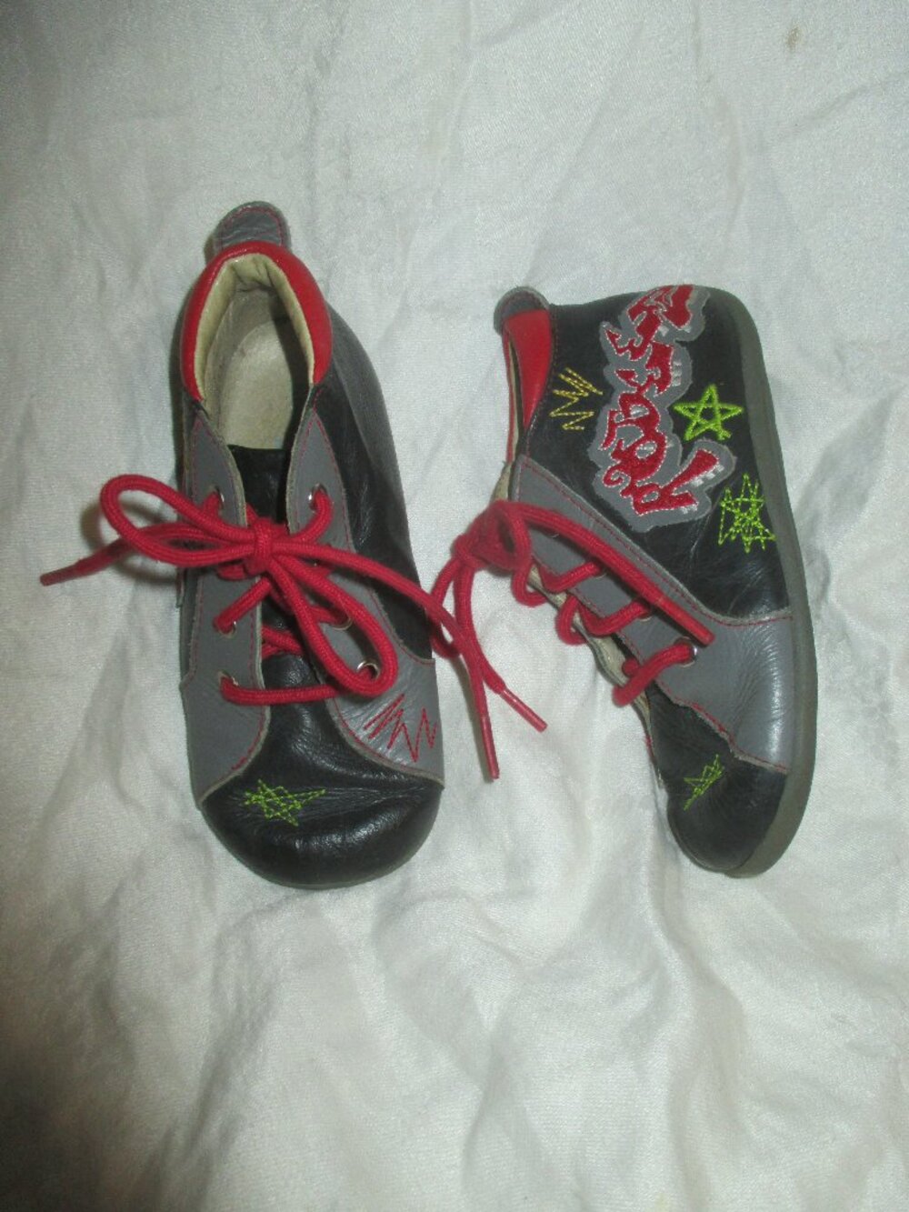 Robeez Tredz GRAFFITI Boots Size 20-24 Months